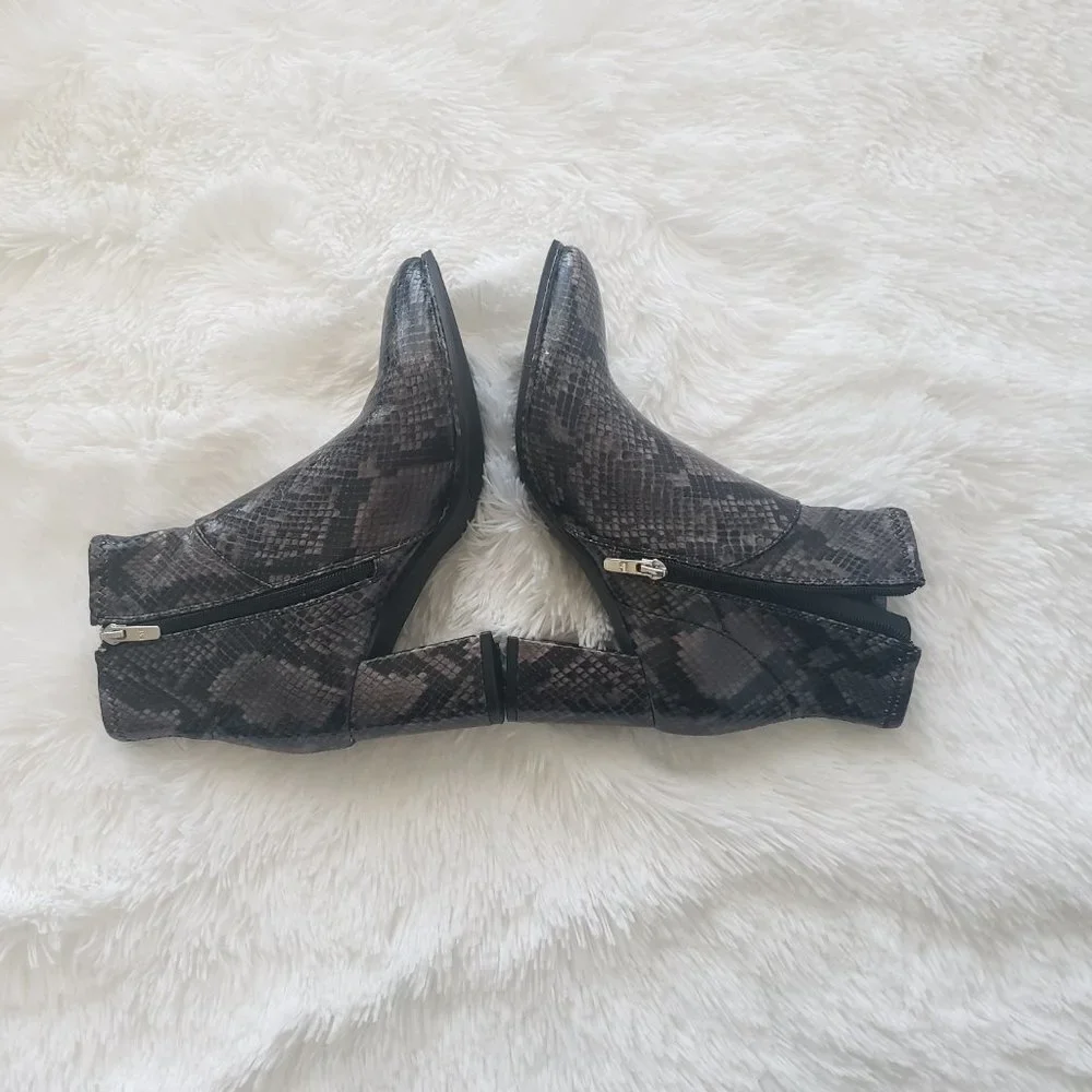 Marc Fisher Dyvine Snakeskin Bootie size 8‎